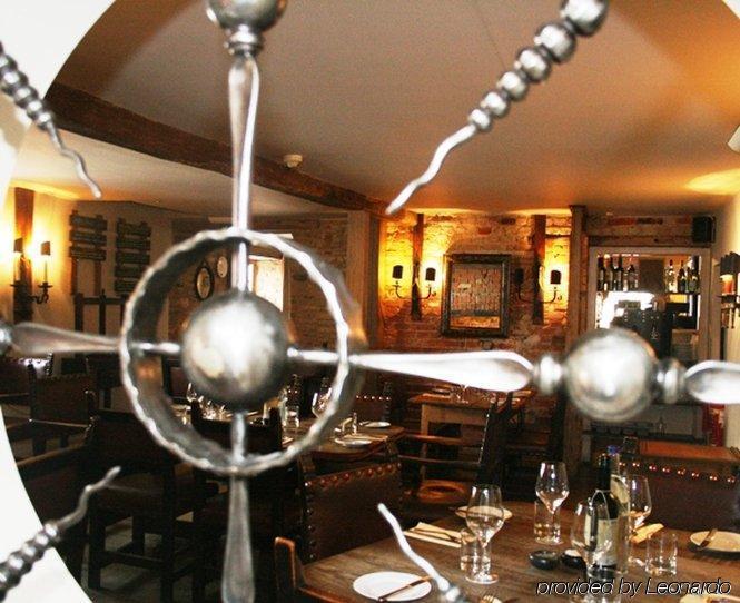Queens Head Inn Nassington Restoran fotoğraf