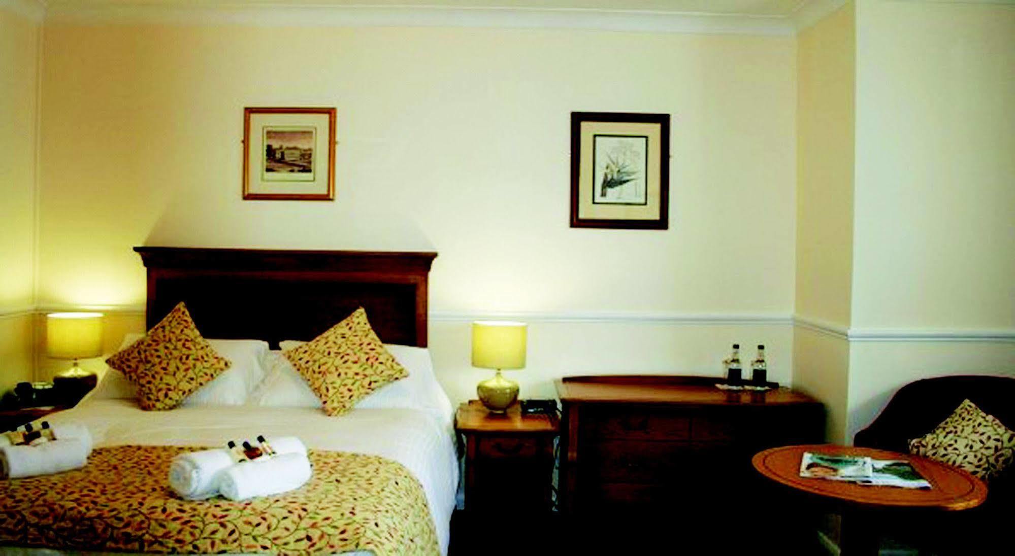 Queens Head Inn Nassington Dış mekan fotoğraf