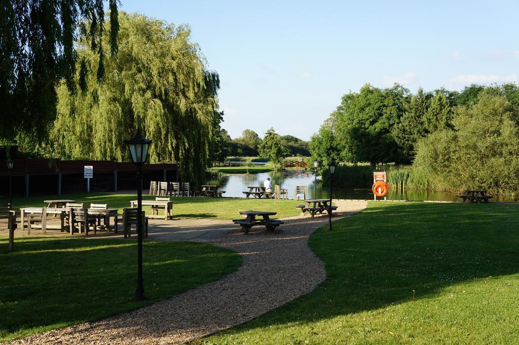 Queens Head Inn Nassington Dış mekan fotoğraf
