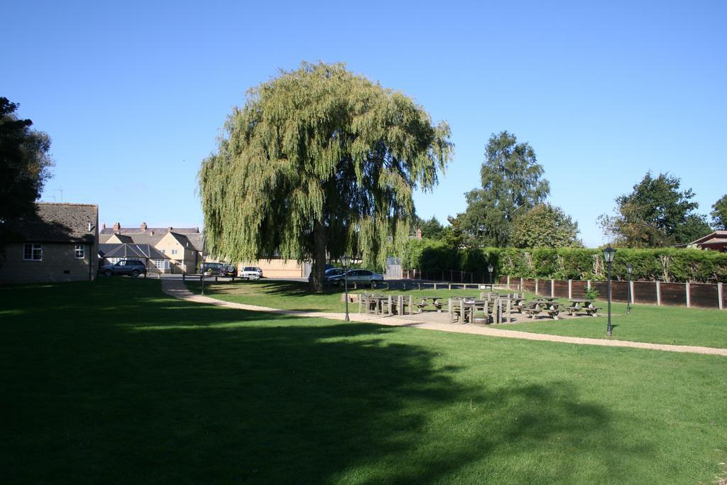 Queens Head Inn Nassington Dış mekan fotoğraf