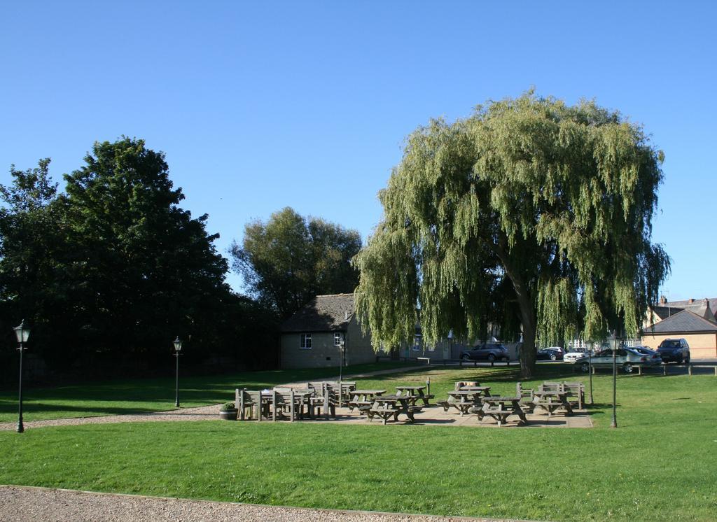 Queens Head Inn Nassington Dış mekan fotoğraf