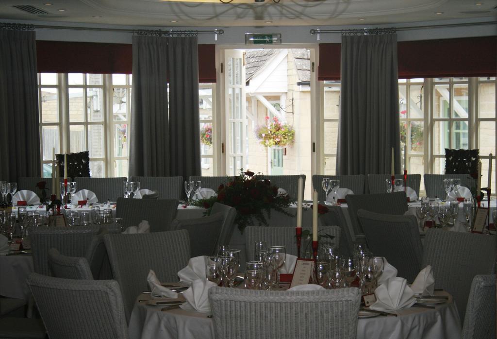 Queens Head Inn Nassington Restoran fotoğraf